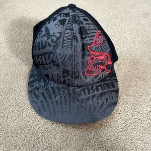Metal Mulisha Cap Flexfit Mens Small Medium Black Gray Red Skull